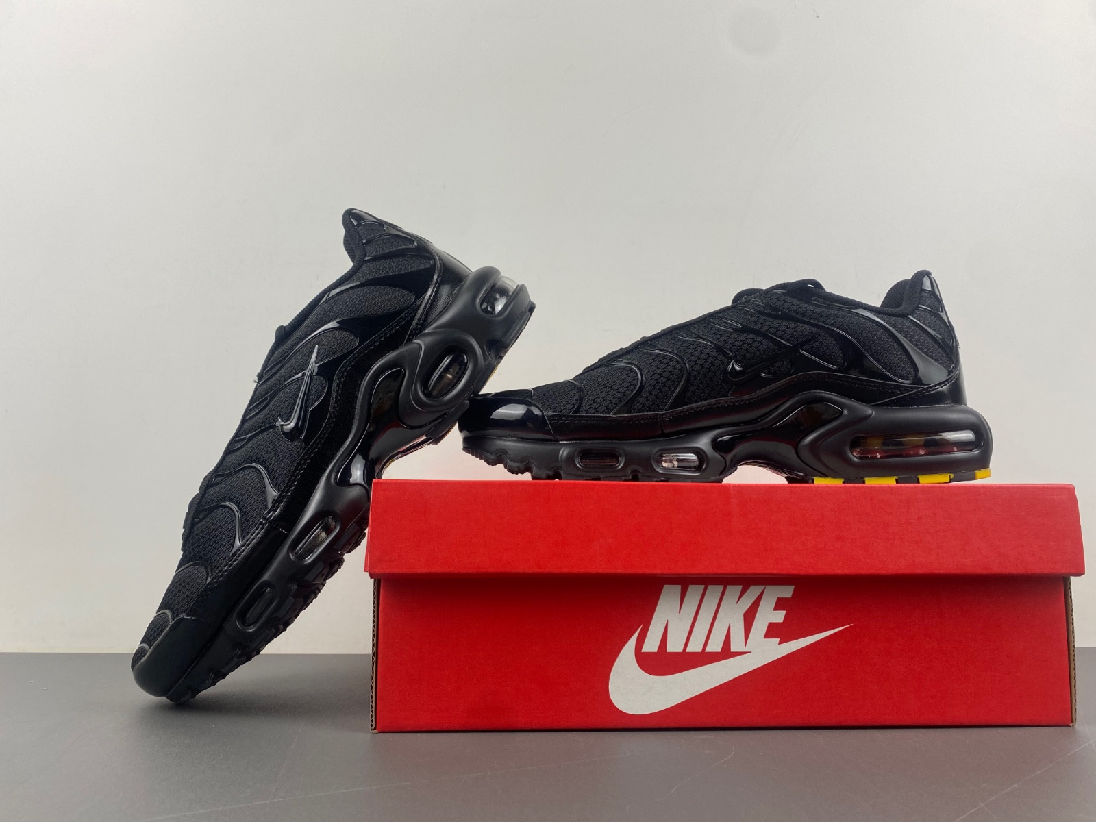 nike air max plus tn triple black 604133-050