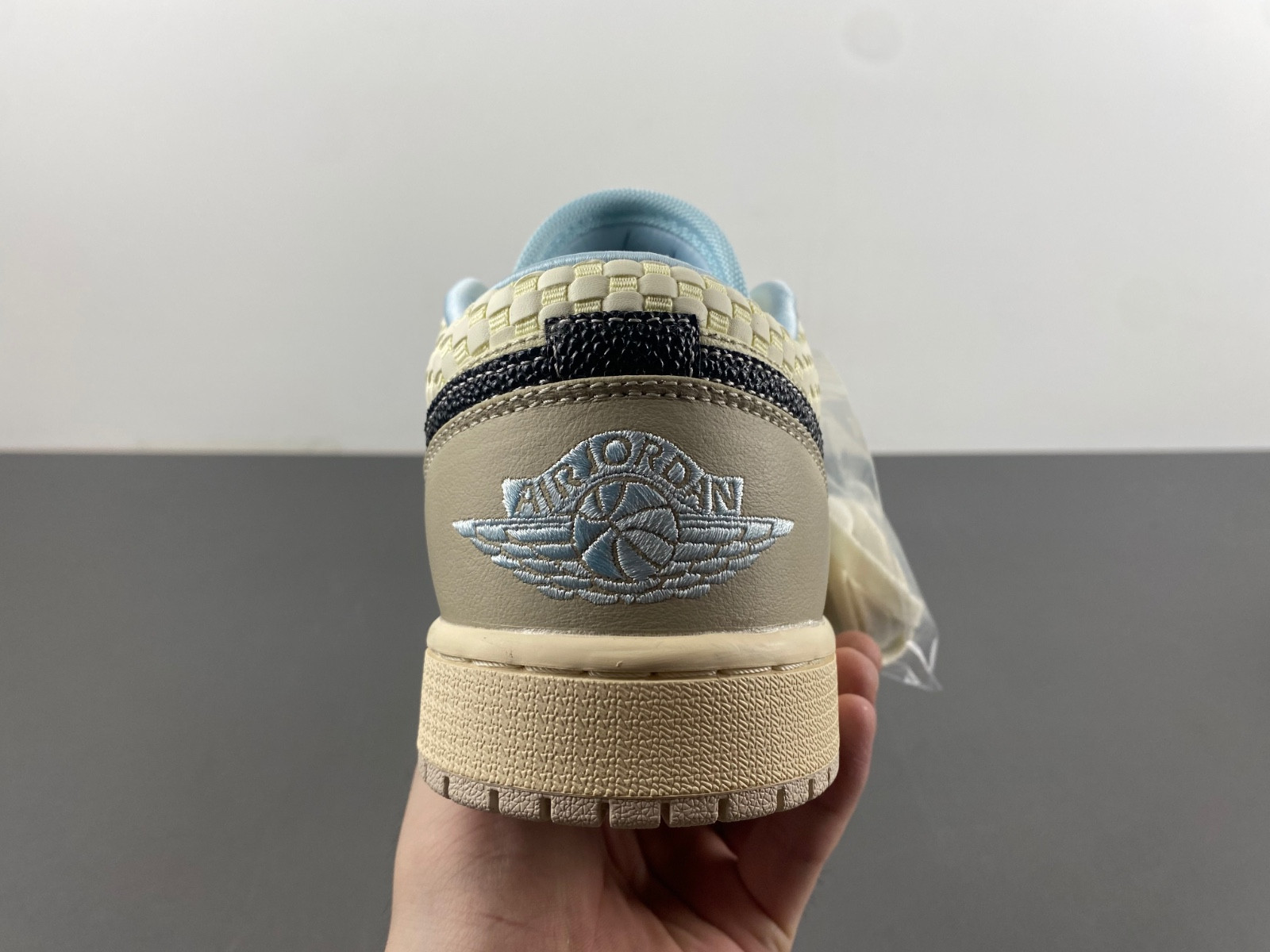 air jordan 1 low drops in neutral “sanddrift” hq3440-101
