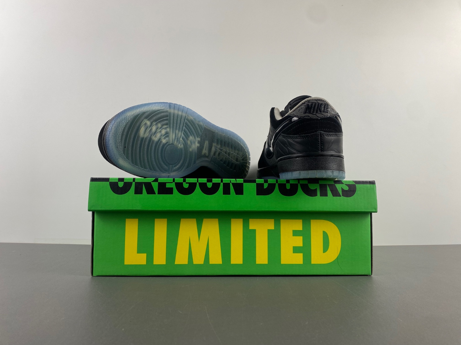 Division Street x Nike Dunk Low Oregon Black HV1470-001