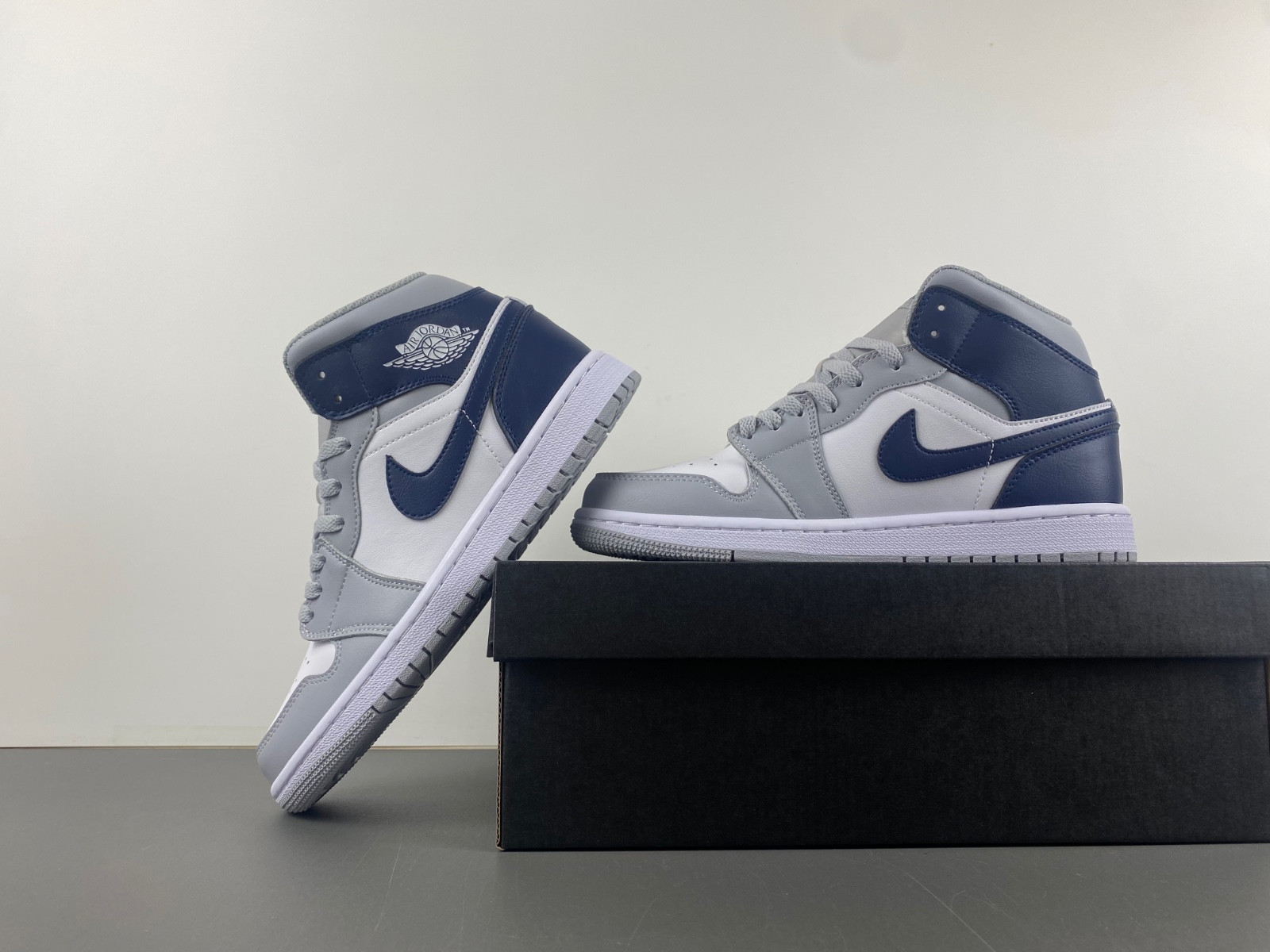 air jordan 1 mid midnight navy dq8426-104