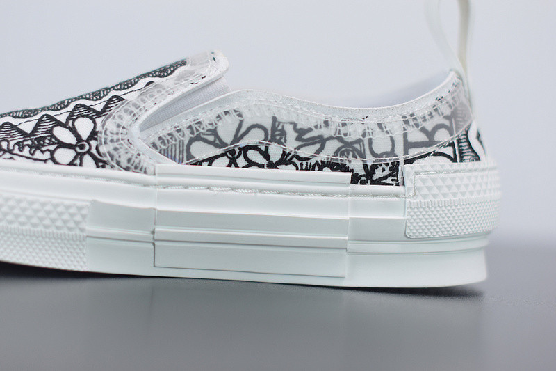 dio* x converse sneaker