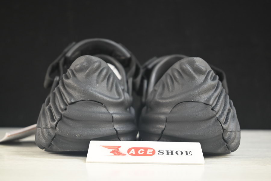 Cr*0*s pollex clog by salehe bembury black