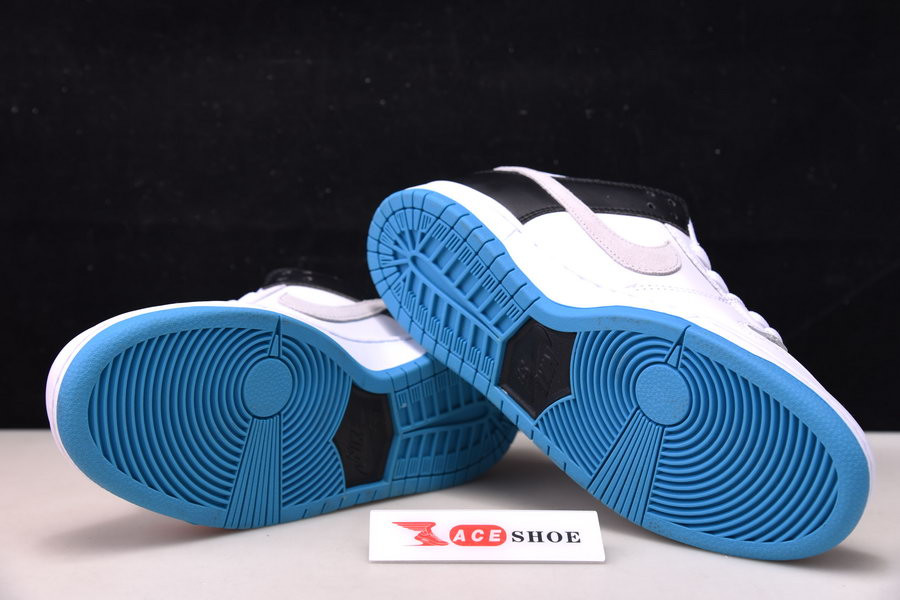 nike sb dunk low “laser blue” bq6817-101