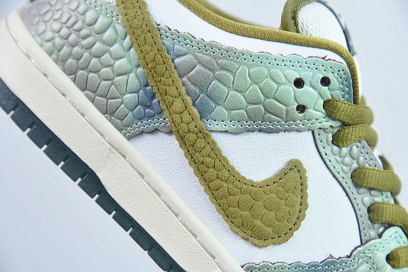 Alexis Sablone x Nike SB Dunk Low 