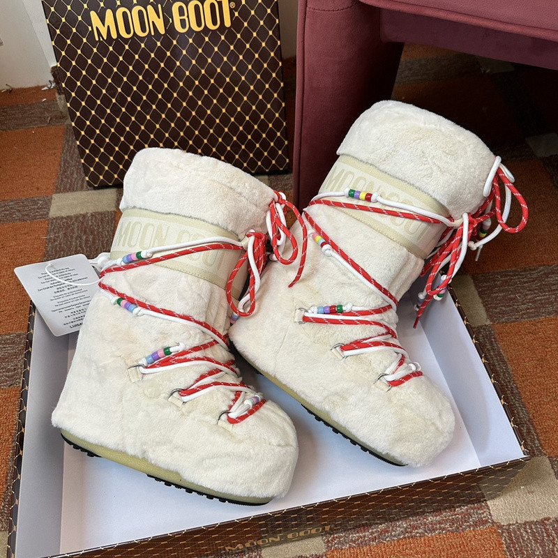 mOON bOOT