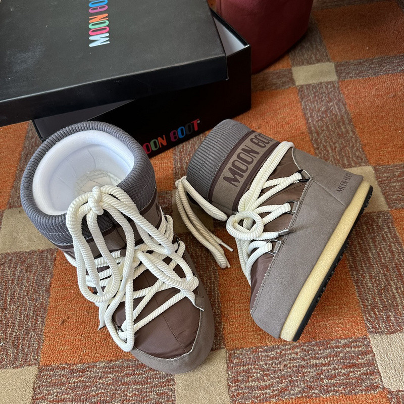 mOON bOOT