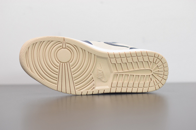 air jordan 1 retro prem "navy cream" aq9131-401