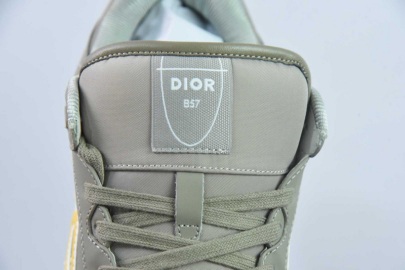 DIO* SNEAKER