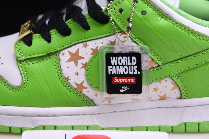 S*p*e x nike sb dunk low white/metallic gold-green dh3228-101